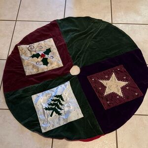 Christmas Velvet Reversible 43” Tree Skirt w/Slit Easy Bottom Tree Decorating